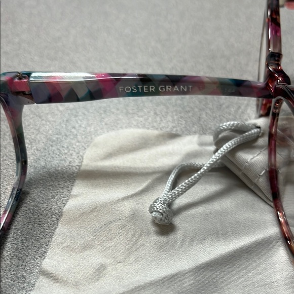 Foster Grant Pink and Black Glasses Set - Picture 3 of 3